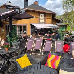 Le Ski Lodge & Steakhouse