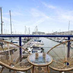 Brighton Water Cabin at the Marina, Free Parking By My Getaways