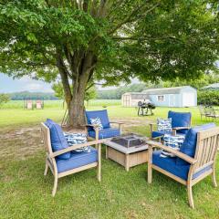 Getaway on half Acre with Deck in Georgetown