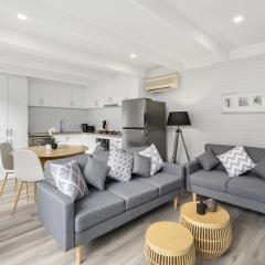 2-Bed Rosebud Apartment with BBQ & Garden