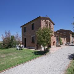Lovely farmhouse in Tuscany with panoramic view