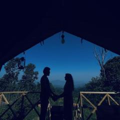 Peacock Hill Glamp