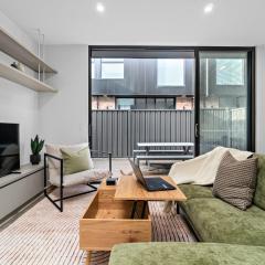 Modern 3 Bedroom Townhouse Near Adelaide with Workspace and Parking