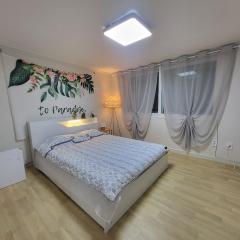 Renovated two rooms with natural light - Guwoldong