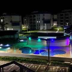 Apartamento cómodo con piscina y vista a la montaña