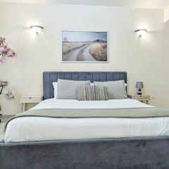Paradise Villa In Hydra Ad&dxb