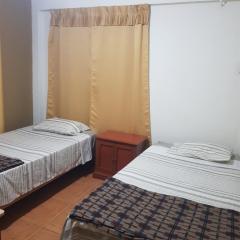 Habitación con doble cama privada en Talara centro
