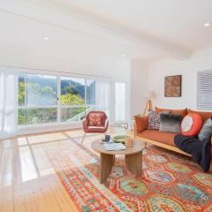 Serena Cottage - Sunlit Escape by Woy Woy Bay Wharf