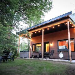 Le Geai Bleu - Waterfront Chalet with Spa