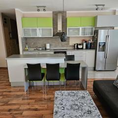Hawaii- 2 bdr, Arena, Sava centar, FREE PARKING