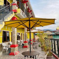 WISMA SUNRISE GUEST HOUSE 10 minutes by walking to the big fruit market in Berastagi