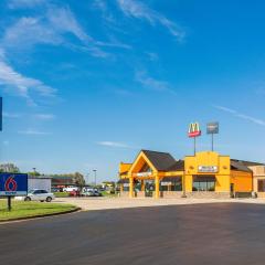 Motel 6-Clarksville, TN