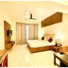 A - ROYAL HOTEL PREMIUM - R-URAKASH A - Best & Comfort & Luxurious & Comfortable Room In Varanasi - Near Kashi Vishwanath temple - BEST HOTEL IN VARANASI