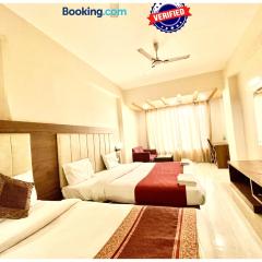 A - ROYAL HOTEL PREMIUM - R-URAKASH A - Best & Comfort & Luxurious & Comfortable Room In Varanasi - Near Kashi Vishwanath temple - BEST HOTEL IN VARANASI