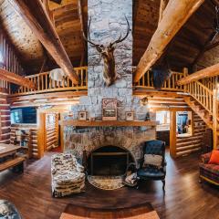 Forks Riverfront Lodge - Traverse City Sleeps 18