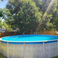 Fenced Yard w Pool! Laurelwood Lodging