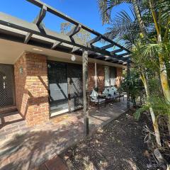 Comfortable 1 Bedroom Granny Flat with Parking Alexandra Hills