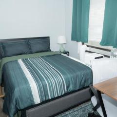 Emerald2 Room at Brighton Beach 2Min Walk to Ocean & Subway Chic Stay