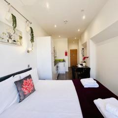 Fox House Studios, Aparthotel