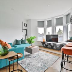 New Luxe Flat with Private Parking & 2 Bathrooms