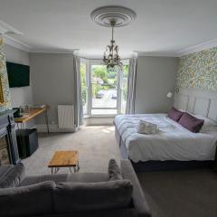 Four Seasons Guesthouse