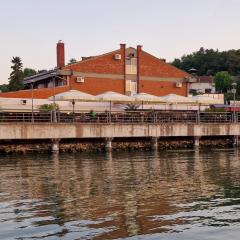 Kafana Zlatna Ribica