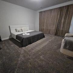Private Suite Ensuite Bath&Walk in Closet