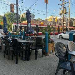 Private Balcony Studio Apartment for 5 People at Queen Street Downtown