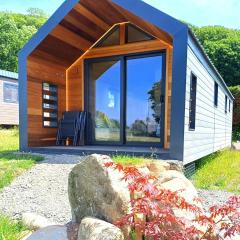 CABIN 8 Pet friendly Family glamping Seaview