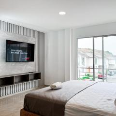 Casa Moderna con Piscina Gym Canchas
