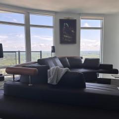 Silver Spring Penthouse 2BR with Rooftop pool and Metro Access