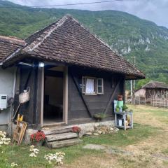 Etno vajati Perućac