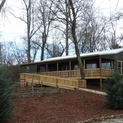 Hummingbird Cabin with a private hot tub