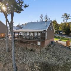 Wood Haven Cabin with a hot tub fire pit & indoor pool