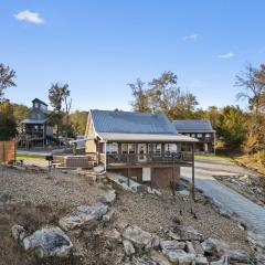Mountain High Cabin with hot tub fire pit & indoor pool