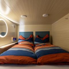MUE Cubes - Capsule Hotel