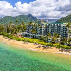 Beachfront Penthouse with 3 Lanais on Oahu!