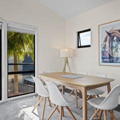 Perfect Jervis Bay location & fresh modern living