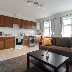 Spacious,2BR,2BA,High Street,Parking,WiFi