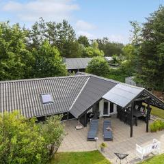 Beautiful Home In Fårvang With Wifi