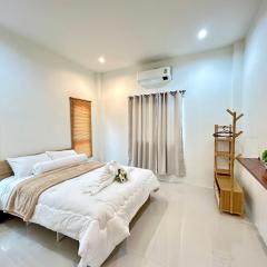 บ้านมินิมอล 2 ห้องนอน 2 ห้องน้ำ ใจกลางเมืองบ้านฉาง