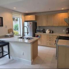 Private Room in Vibrant Vancouver - with share living room and kitchen