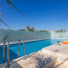 Salmar Court Holiday Apartments with Pool