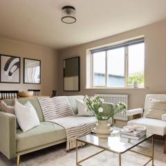 The Twickenham Wonder - Lovely 1BDR Flat with Parking