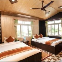 Holy Lodge Sauraha