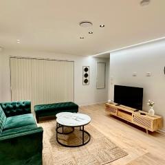 Stylish New & Cosy 3-Bedroom Entire Home in Auckland, Free Parking - Perfect for Your Next Getaway!