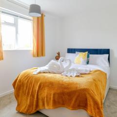 Tiger House Stevenage 5 Bed 4 Bath Group Bookings