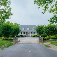 Beautiful Estate in 19 acres of land in Apex