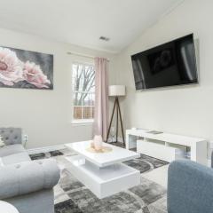 Peaceful Modern Home near Avon