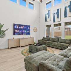 Rooftop Bliss 4BR with Crib Office space Fast Wifi Free Parking